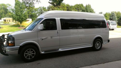 2008 9 passenger chevy high top conversion van