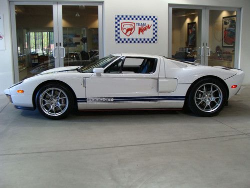 2005 ford gt - nice extras, all 4 options, low miles, no flaws, desired color!!