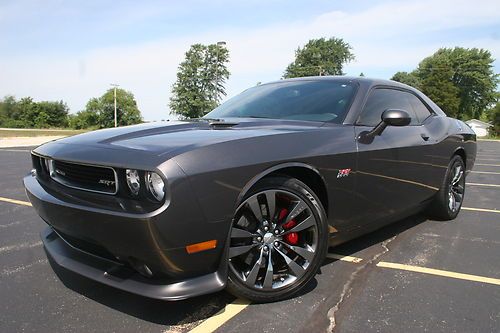 2013 dodge challenger srt8 coupe 2-door 6.4l