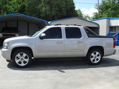 2007 chevrolet avalanche ltz crew cab sunroof navigation rear camera wood trim