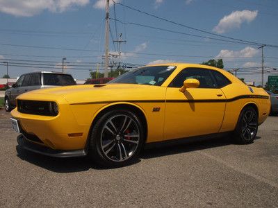 Srt8 yellow certified manual 6.4l power windows power door locks power mirrors