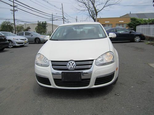 2008 volkswagen jetta 2.5.white 44,174 miles