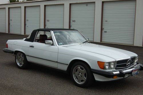 Beautiful white with dark red interior 1988 mercedes benze 560 sl low mileage