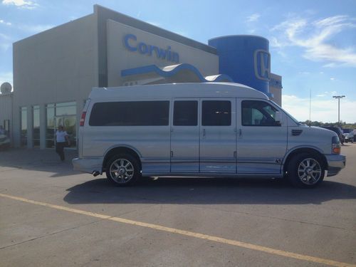 2011 chevrolet express 2500 coversion van explorer edition se ltd w/uplift