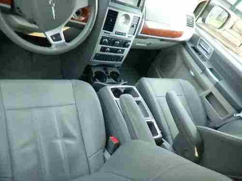 2008 CHRYSLER TOWN & COUNTRY SIGNATURE SERIES VAN, image 8