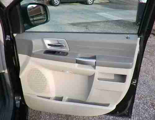 2008 CHRYSLER TOWN & COUNTRY SIGNATURE SERIES VAN, image 11
