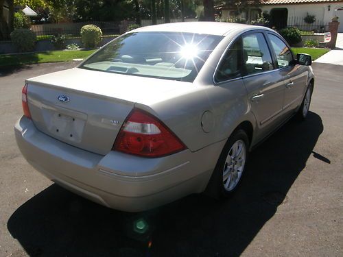 2005 Ford Five Hundred SEL Sedan 4-Door 3.0L, image 4