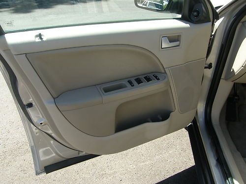 2005 Ford Five Hundred SEL Sedan 4-Door 3.0L, image 10