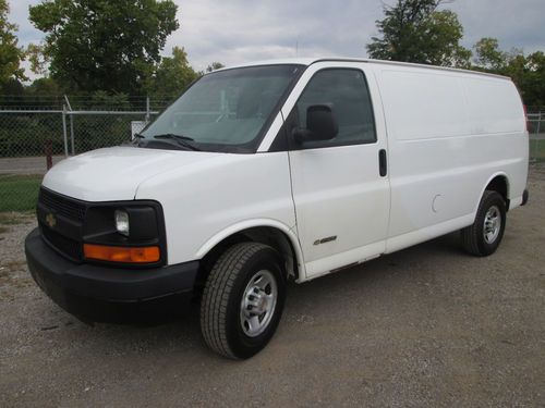 Chevy express cargo van 6.0 v8 cold ac solid body 1 owner  low price