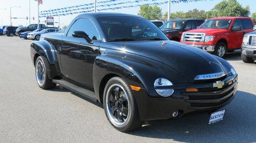 2005 chevrolet ssr base convertible 2-door 6.0l