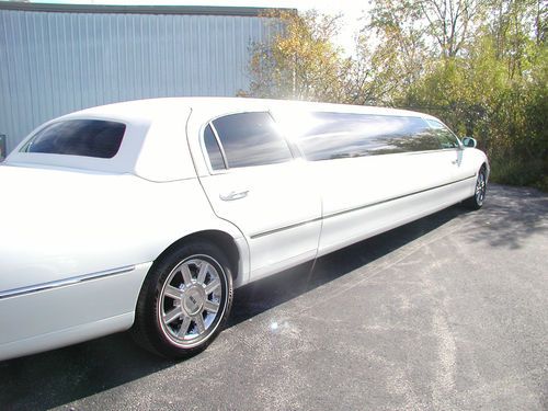 2007 lincoln town car 120" limousine