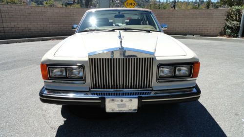 1986 rolls royce silver spur with 27000 original miles. look at this nice rolls!