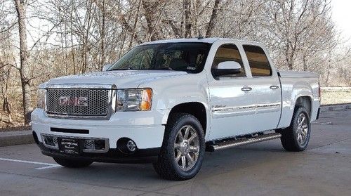 2009 gmc sierra denali awd navigation sunroof chrome 20's tv/dvd bed cover