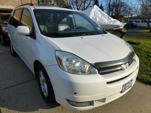 2004 toyota sienna minivan     xle limited  loaded   very nice !!!