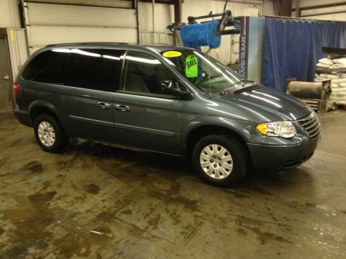 2007 Chrysler Town & Country LX LWB with stow and go, US $5,985.00, image 3