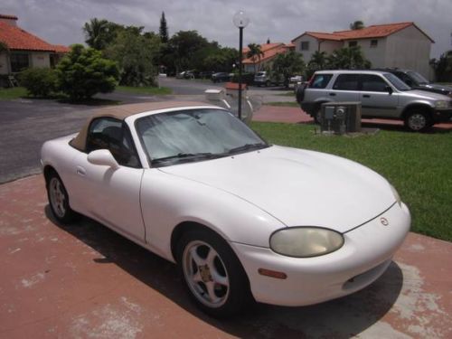 2000 mazda miata mx-5 convertible 2-door 1.8l new top and seats