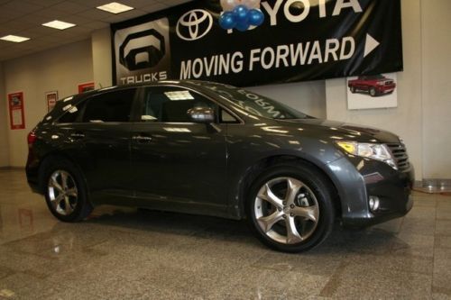 2011 Toyota, image 2