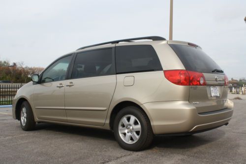 2009 Toyota Sienna LE Minivan 5-Door 3.5L, image 4