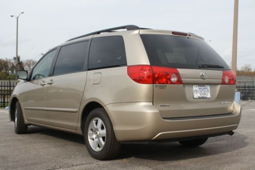 2009 Toyota Sienna LE Minivan 5-Door 3.5L, image 5