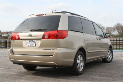 2009 Toyota Sienna LE Minivan 5-Door 3.5L, image 7