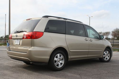 2009 Toyota Sienna LE Minivan 5-Door 3.5L, image 8