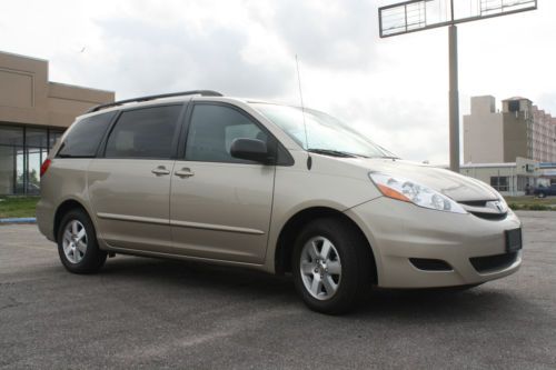 2009 Toyota Sienna LE Minivan 5-Door 3.5L, image 10