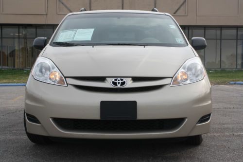 2009 Toyota Sienna LE Minivan 5-Door 3.5L, image 12