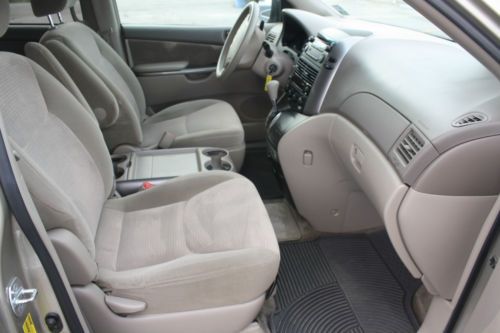 2009 Toyota Sienna LE Minivan 5-Door 3.5L, image 16