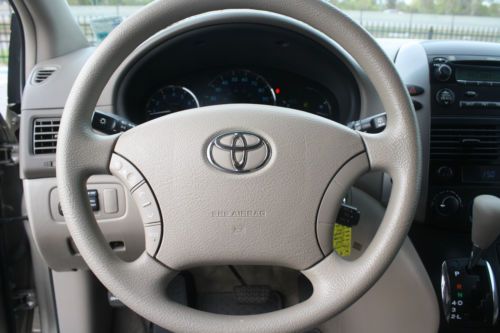 2009 Toyota Sienna LE Minivan 5-Door 3.5L, image 21
