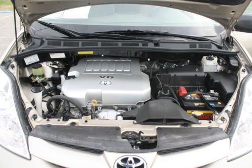 2009 Toyota Sienna LE Minivan 5-Door 3.5L, image 23