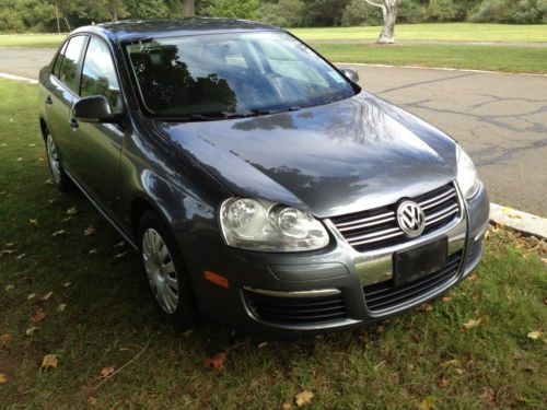 Volkswagon jetta s 4 door 5 cly , 5 speed