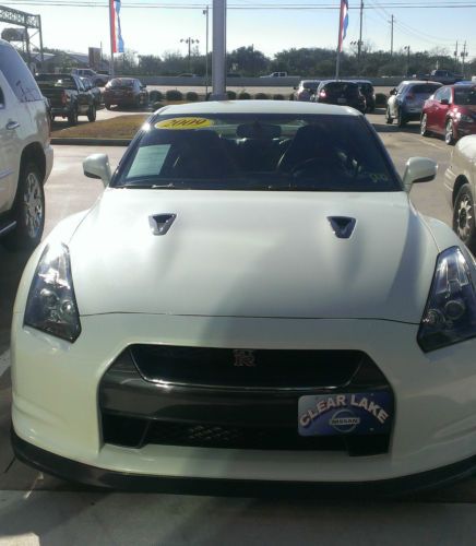 2009 nissan gt-r premium coupe 2-door 3.8l