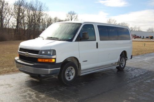 12 passenger 2500 chevy v8 transport power pkg clean inspected running boards
