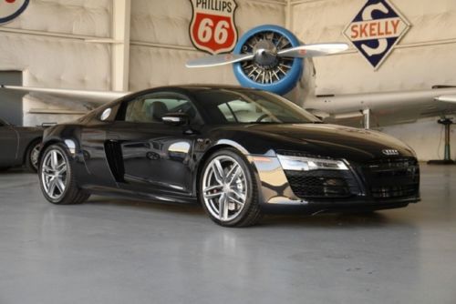 V10 coupe-s tronic-carbon interior-blk optic pkg-1k miles-wow!