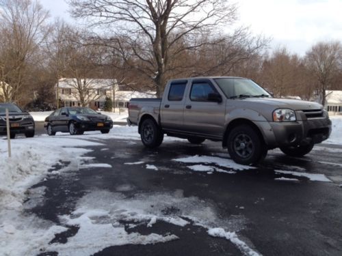 Nissan frontier xe full 4 door 4x4 original owner only 52k miles!!!!