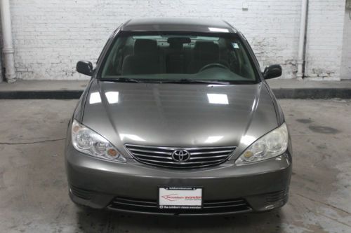 2006 Toyota Camry LE Sedan 4-Door 2.4L, image 2