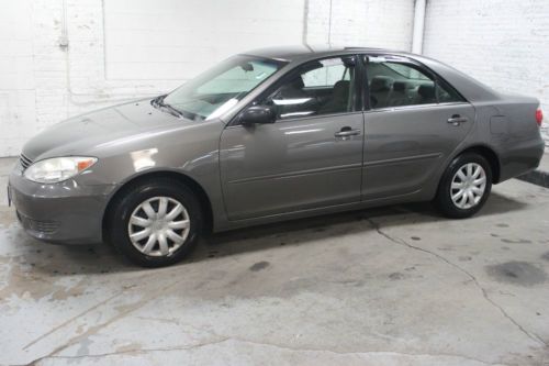 2006 Toyota Camry LE Sedan 4-Door 2.4L, image 4