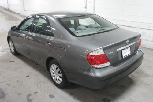 2006 Toyota Camry LE Sedan 4-Door 2.4L, image 9