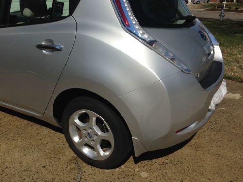 2011 Nissan Leaf SL Hatchback 4-Door -- ALL ELECTRIC, US $17,500.00, image 2