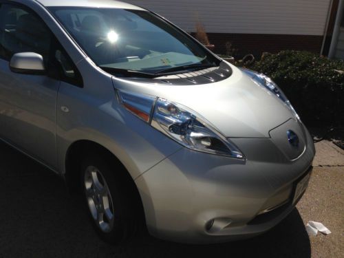 2011 Nissan Leaf SL Hatchback 4-Door -- ALL ELECTRIC, US $17,500.00, image 4