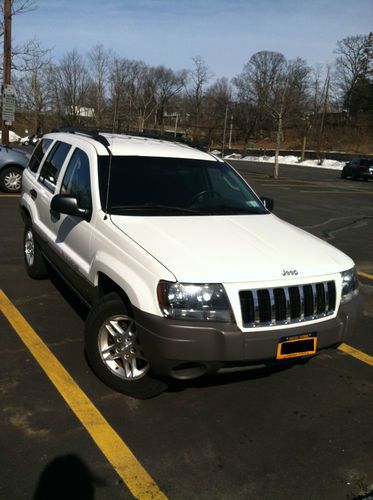 White jeep grand cherokee