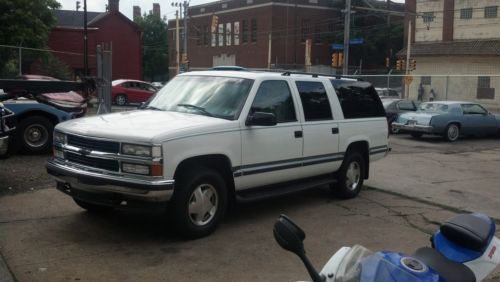 Chevrolet suburban clean