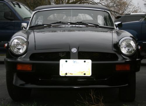 1977 MG MGB Convertible, image 2