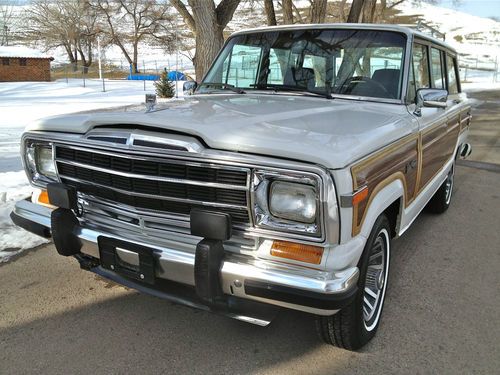 Beautiful white 1989 jeep grand wagoneer with 65600 miles!