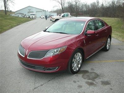 2013 ecoboost 3.5l  ruby red metallic fully loaded !!!!