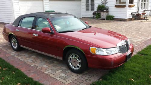 Lincoln town car executive series adult driven * low miles * garaged * pristine*