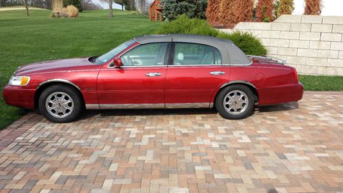 Lincoln Town Car Executive Series Adult Driven * Low Miles * Garaged * Pristine*, image 3
