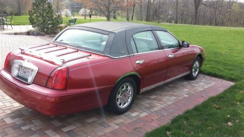 Lincoln Town Car Executive Series Adult Driven * Low Miles * Garaged * Pristine*, image 5