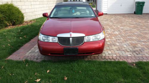 Lincoln Town Car Executive Series Adult Driven * Low Miles * Garaged * Pristine*, image 6