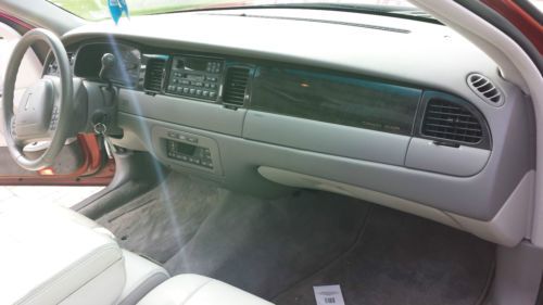 Lincoln Town Car Executive Series Adult Driven * Low Miles * Garaged * Pristine*, image 11